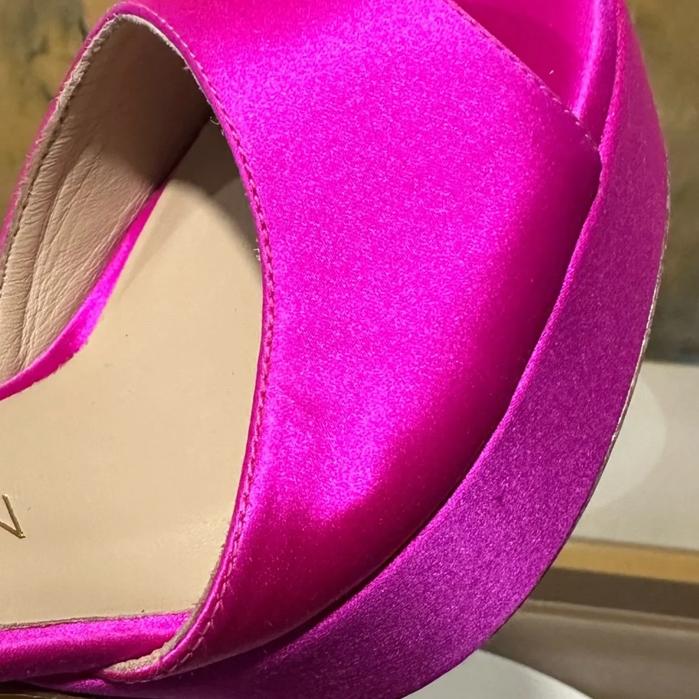 🌹STUART WEITZMAN🌹 Disco Platform Sandals In Bright Pink Size: 6B